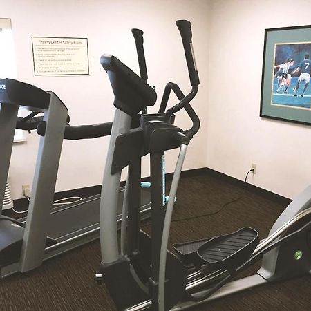 Norwood Inn & Suites Milwaukee Butler 외부 사진