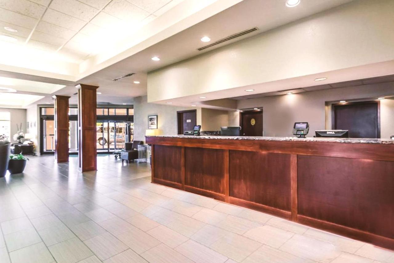 Norwood Inn & Suites Milwaukee Butler 외부 사진