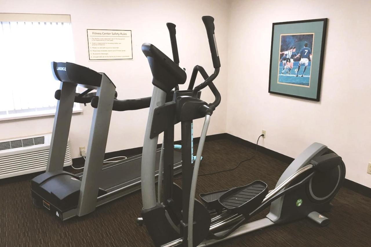 Norwood Inn & Suites Milwaukee Butler 외부 사진
