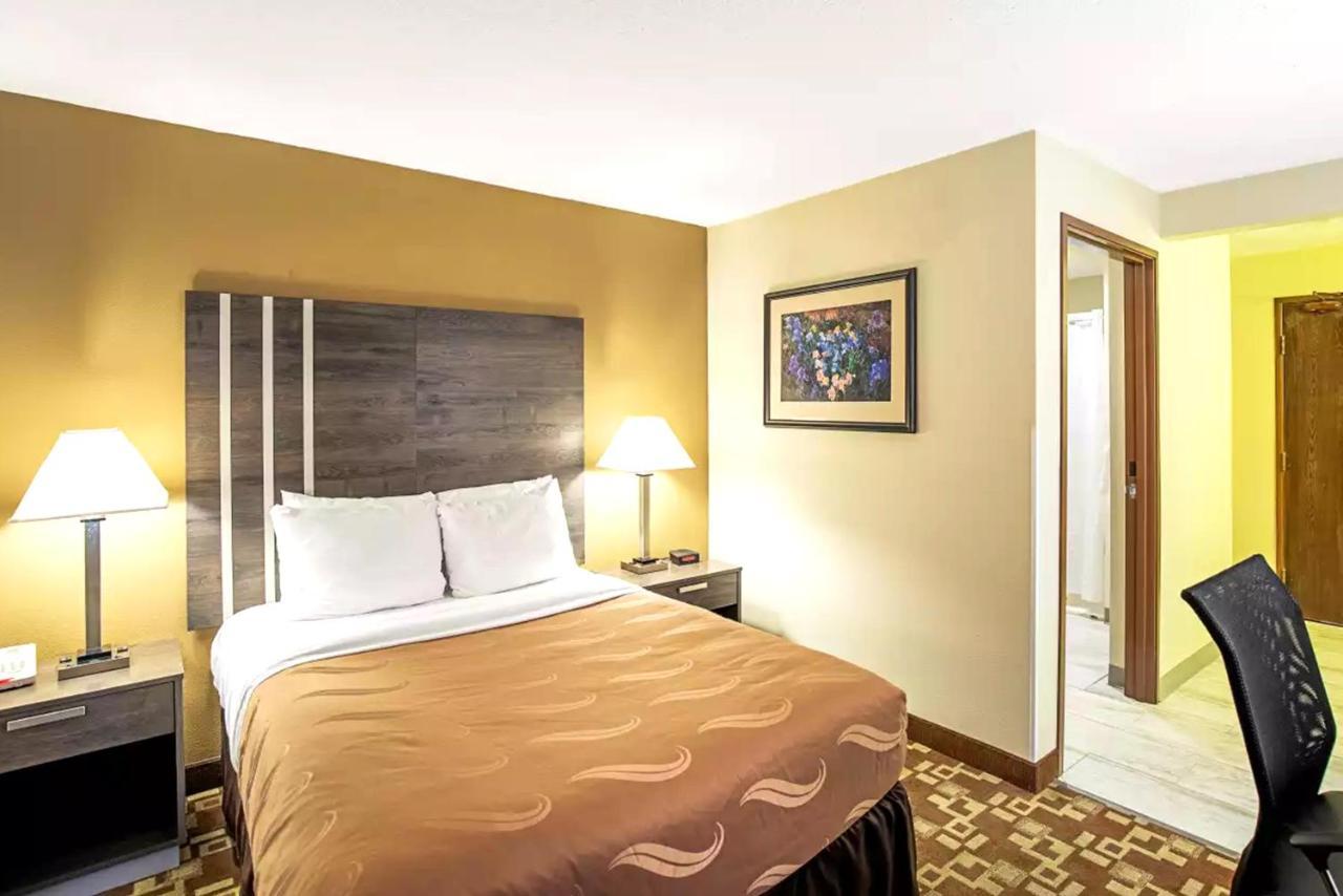 Norwood Inn & Suites Milwaukee Butler 외부 사진