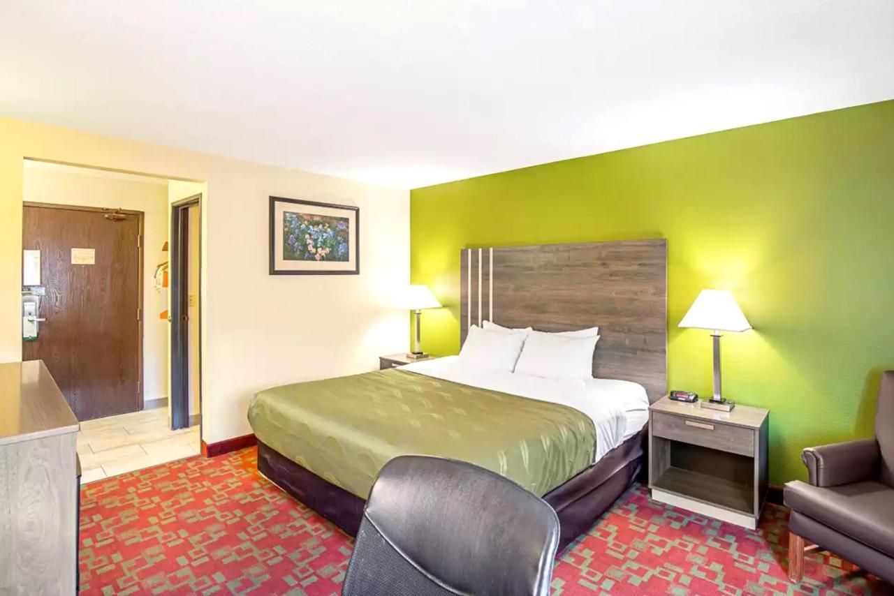 Norwood Inn & Suites Milwaukee Butler 외부 사진