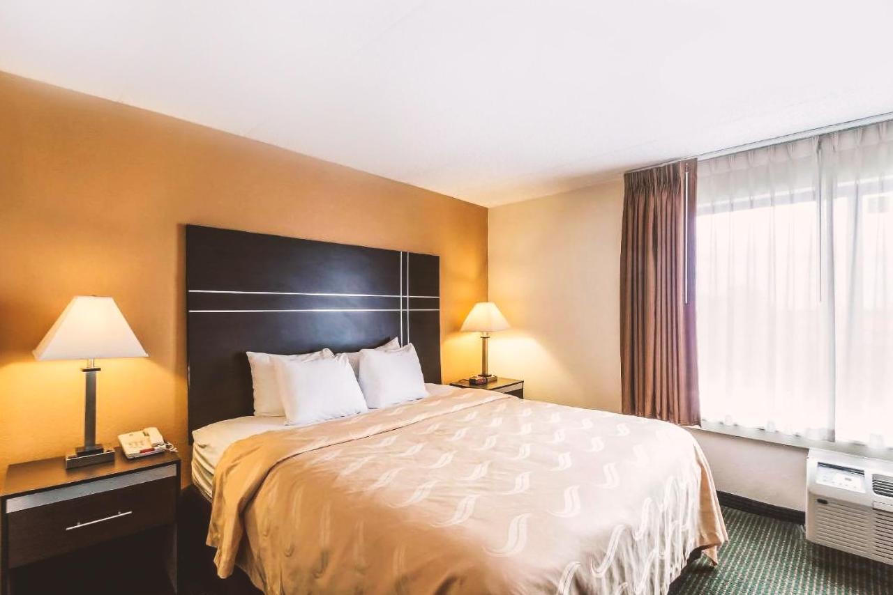 Norwood Inn & Suites Milwaukee Butler 외부 사진