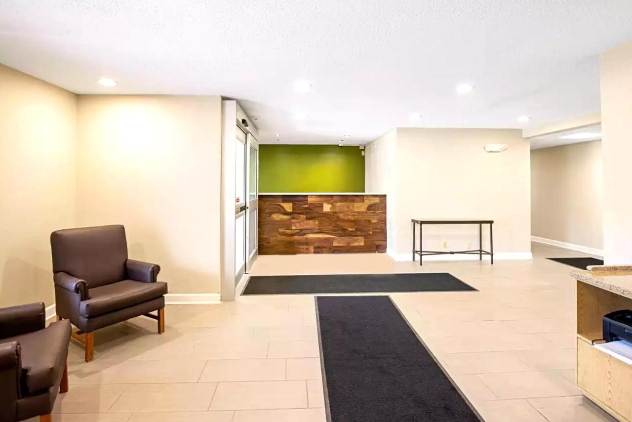Norwood Inn & Suites Milwaukee Butler 외부 사진