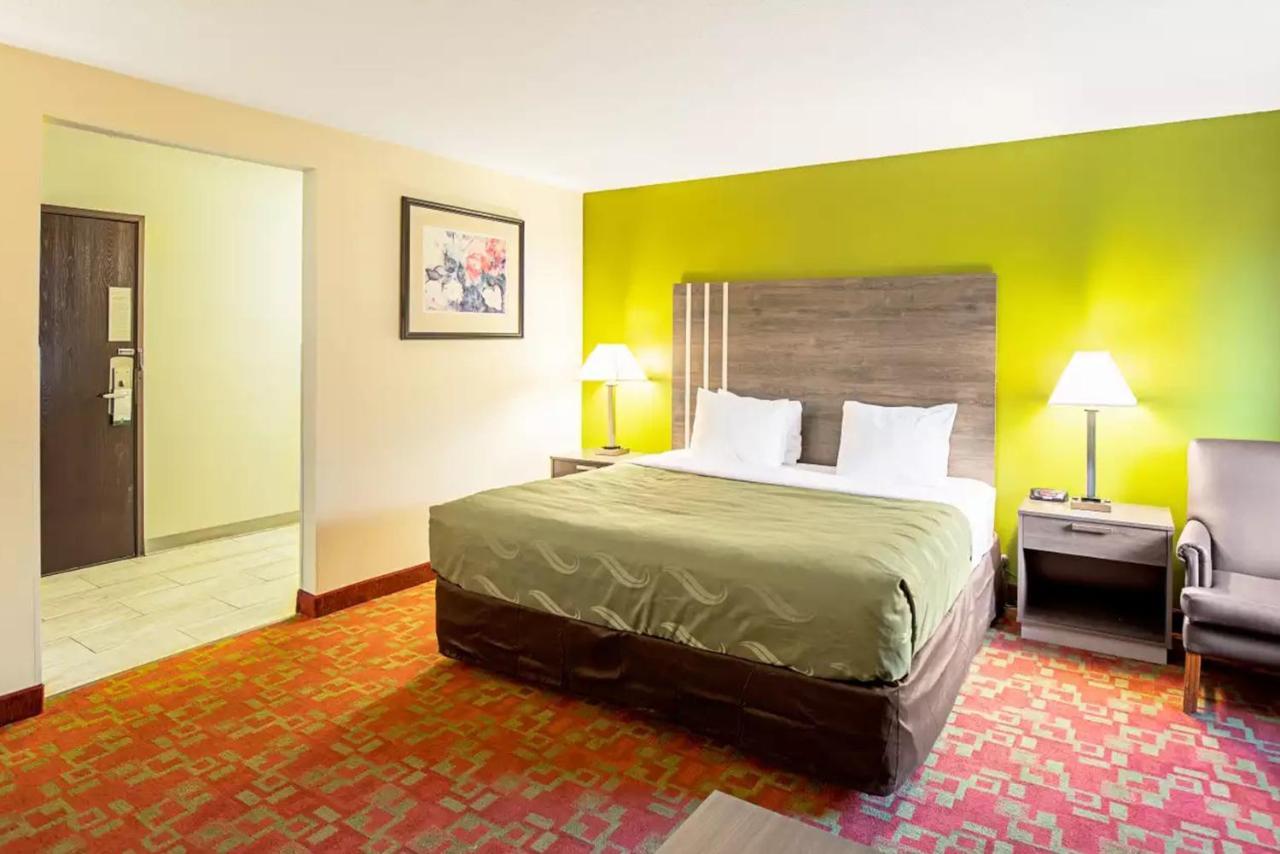 Norwood Inn & Suites Milwaukee Butler 외부 사진