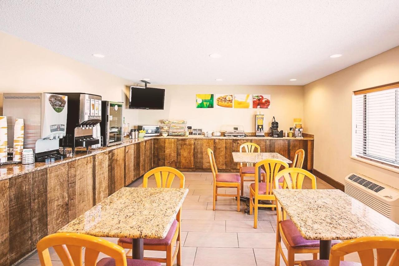 Norwood Inn & Suites Milwaukee Butler 외부 사진