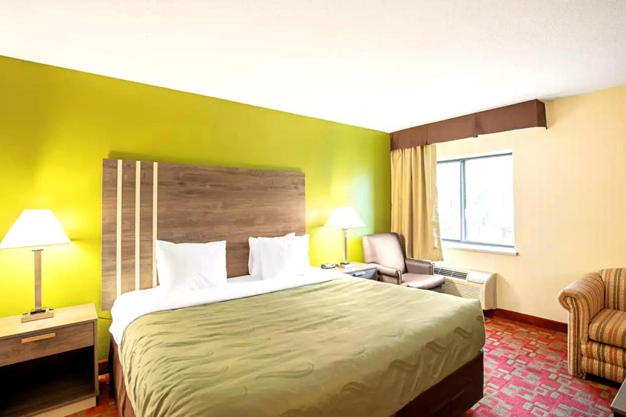 Norwood Inn & Suites Milwaukee Butler 외부 사진