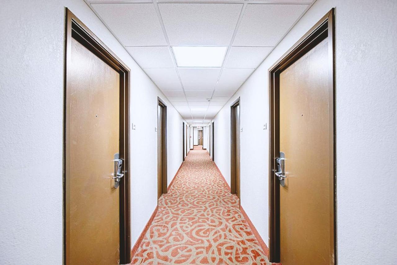 Norwood Inn & Suites Milwaukee Butler 외부 사진